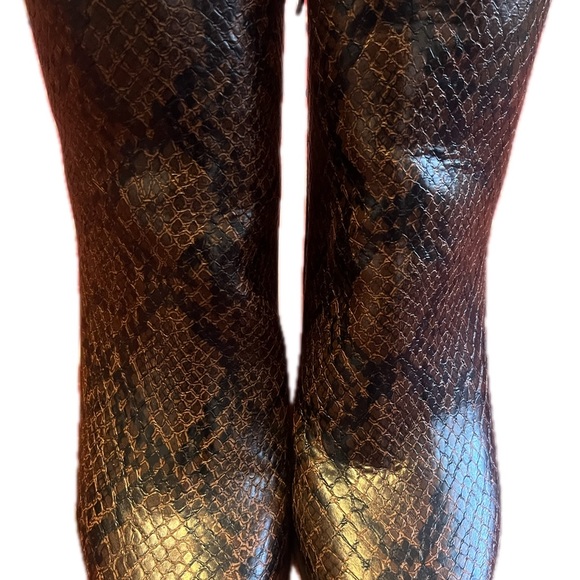 Snakeskin print ankle boots - Picture 4 of 12